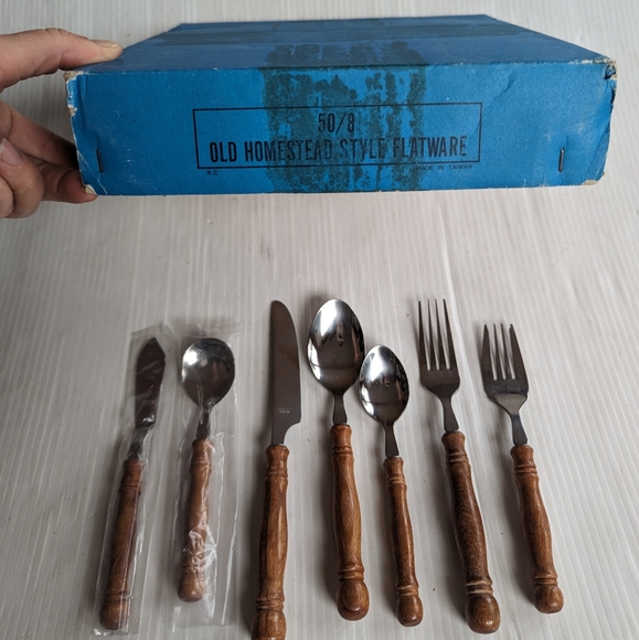 Old Homestead Style Wooden Handle Stainless Steel Flatwear - Picture 2 of 10